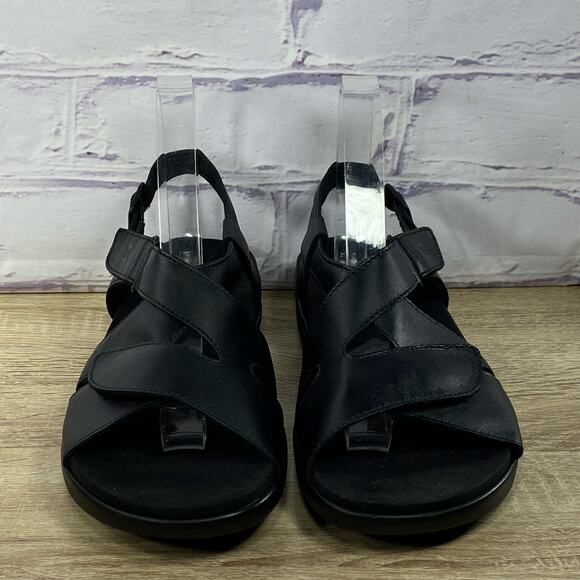 SAS Huggy Cross Strap Sandals Women's Size 9.5 M Black Slingback Comfort Walking - Picture 2 of 8